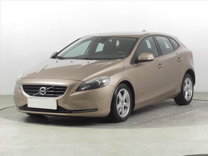 Volvo V40 (2016) 1.5 T2, Automat, Navi, Xenony - fotka 2 z 21