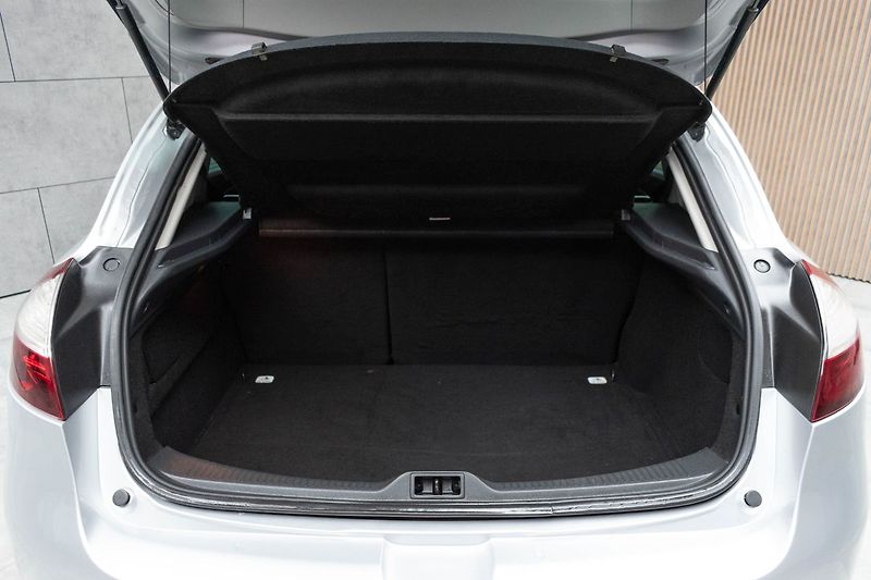 Renault Mégane 1.6dCi LIMITED*2xKOLA*KLIMA*ČR - fotka 38 z 40
