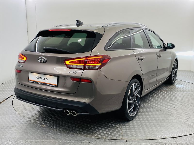 Hyundai i30 1,5 T-GDi 117kW DCT N-Line - fotka 2 z 26