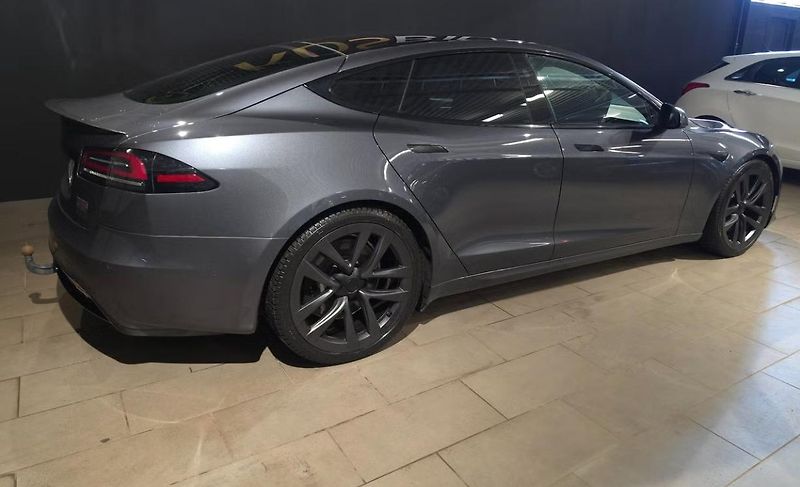 Tesla Model S Plaid AWD Tažné Yoke Dragster - fotka 6 z 6