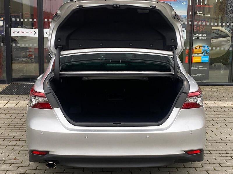 Toyota Camry 2,5 Hybrid  Executive VIP - fotka 13 z 33