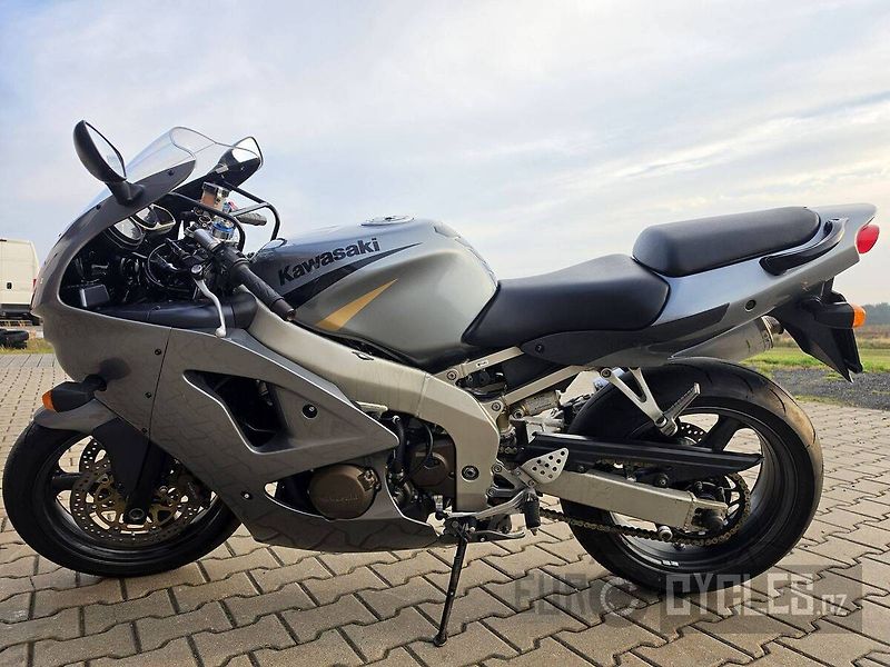 Kawasaki ZX-6R Ninja (2000) - fotka 12 z 15