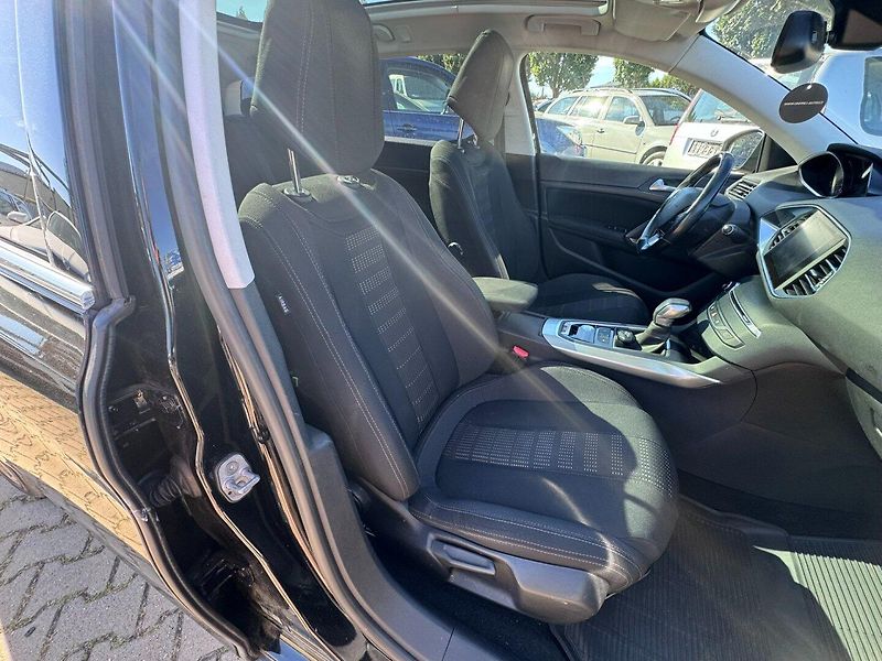 Peugeot 308 (2016) 1,2 PURET. ALLURE 96KW AUTOMAT - fotka 37 z 48