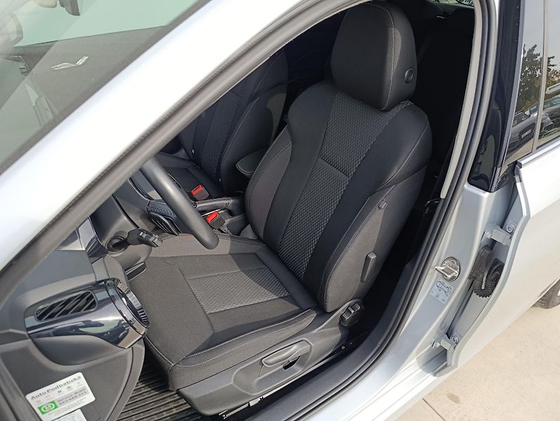 Škoda Fabia 1.5TSI 110kW ČR 1.MAJ DPH - fotka 12 z 30