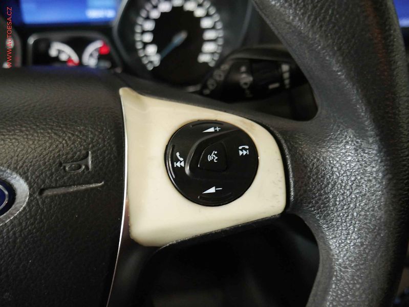 Ford Focus (2013) 1.6 TDi, AC, temp, tažné - fotka 13 z 20
