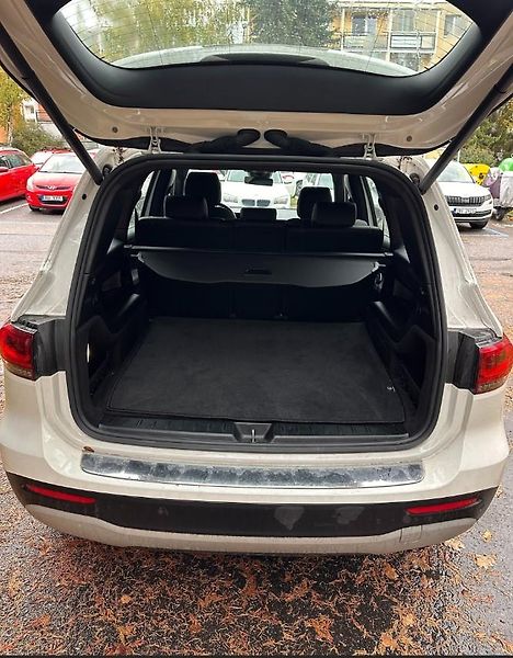 Mercedes-Benz GLB (2023) - fotka 15 z 15