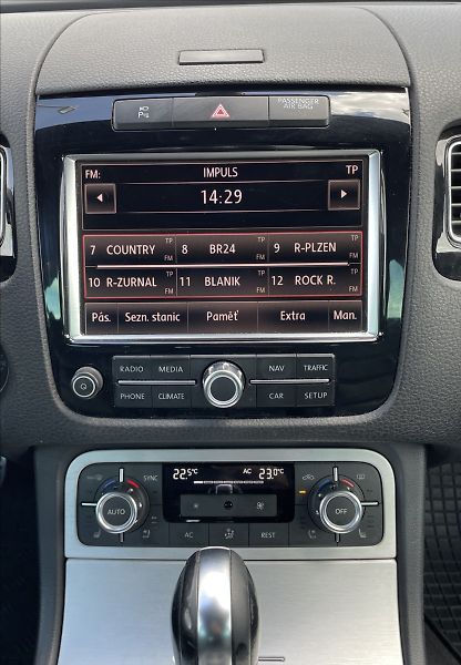 Volkswagen Touareg 3,0 TDi,V6,180kW,4x4,STK 5/28 - fotka 14 z 28