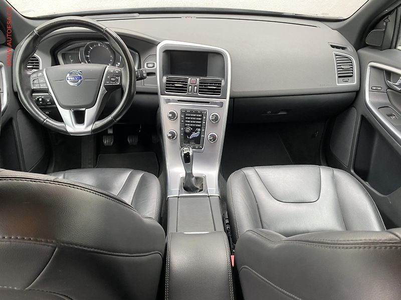 Volvo XC60 (2017) 2.0D, Summum, bixen, kůže - fotka 8 z 19