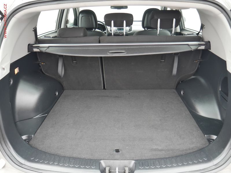 Kia Sportage (2012) 2.0 CRDi 4x4, ČR, AT, park - fotka 7 z 21