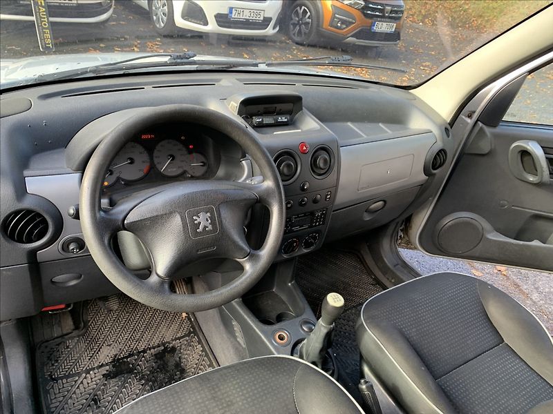 Peugeot Partner 1,4 i - fotka 9 z 14