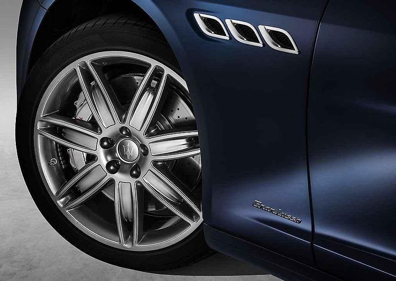 Maserati Quattroporte.