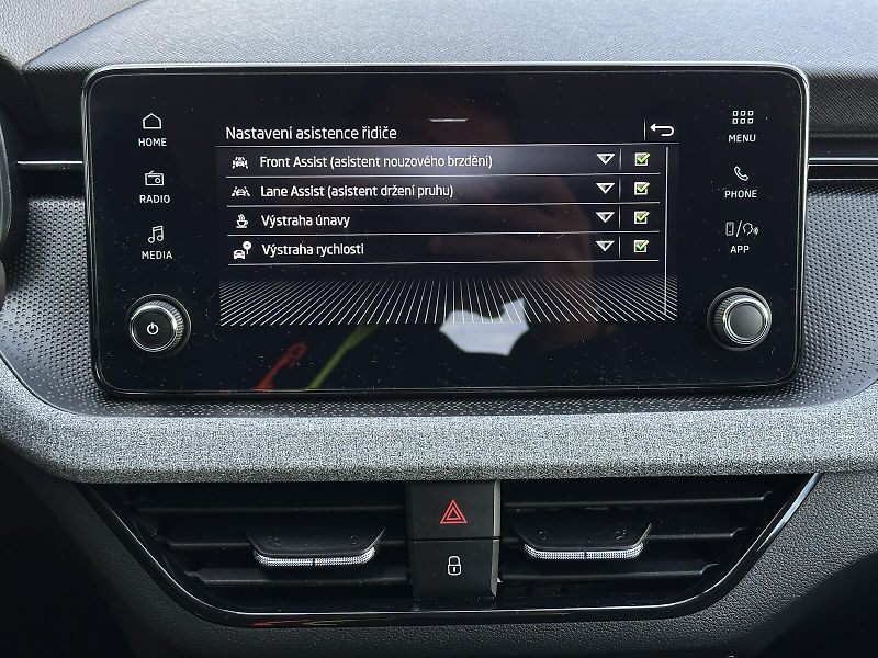 Škoda Scala 1.0TSi Selection 116PS KLIMA A - fotka 26 z 35