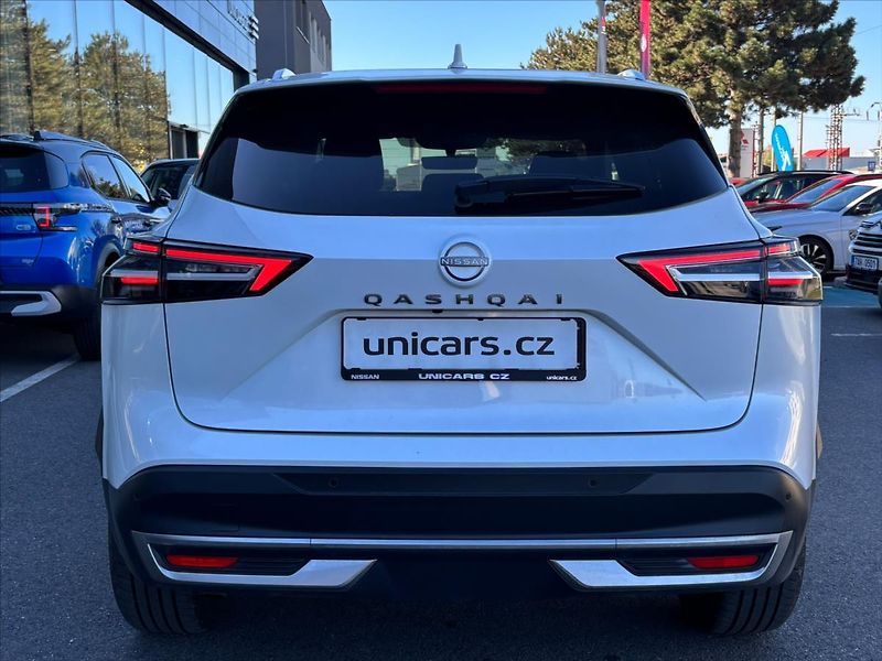 Nissan Qashqai 1,3 DIG-T  X-Tronic N-Connecta - fotka 5 z 29