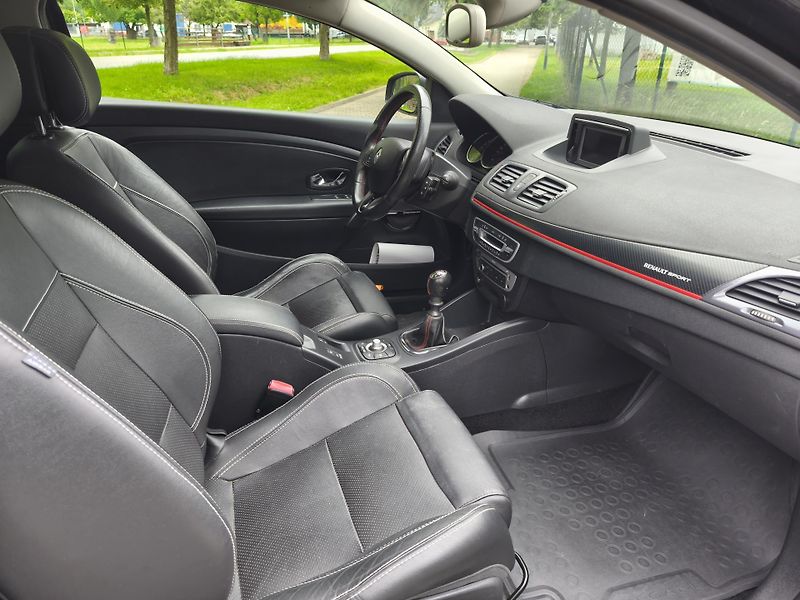 Renault Mégane 2.0 Tce 220 GT - fotka 22 z 28