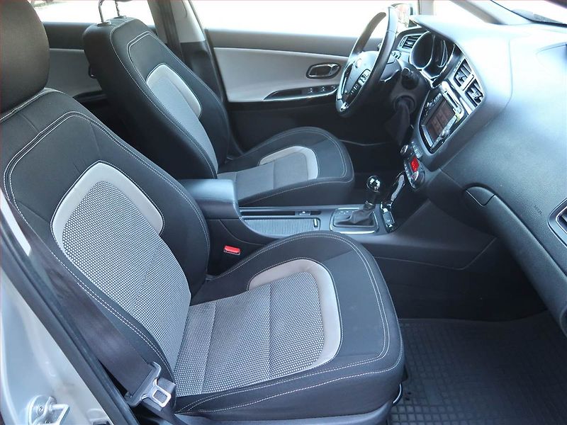 Kia Ceed (2013) Gold 1.6 GDI, Automat, Navi - fotka 9 z 18