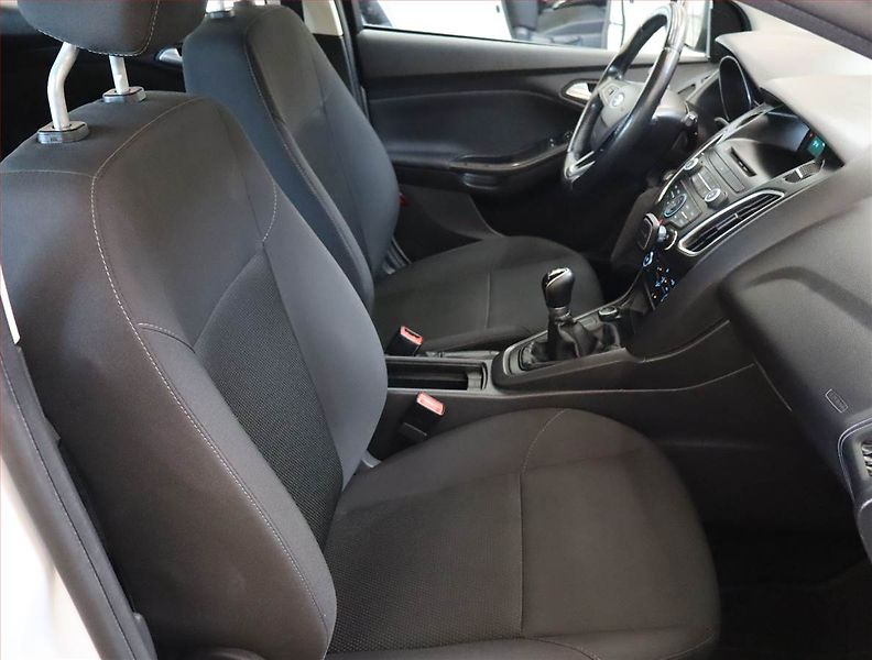 Ford Focus (2017) 1.6 i - fotka 9 z 15