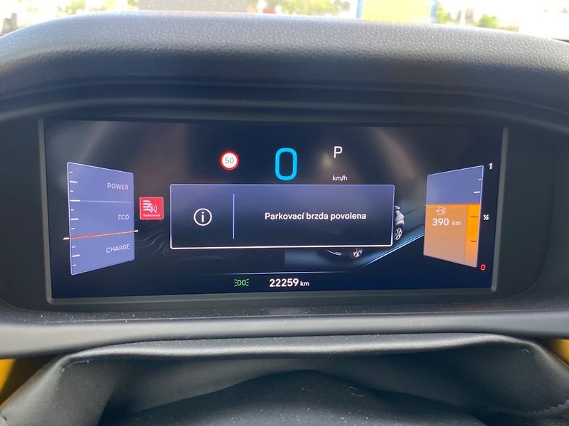 Jeep Avenger (2024) 1,2 Turbo e-Hybrid100k(Summit) - fotka 14 z 36