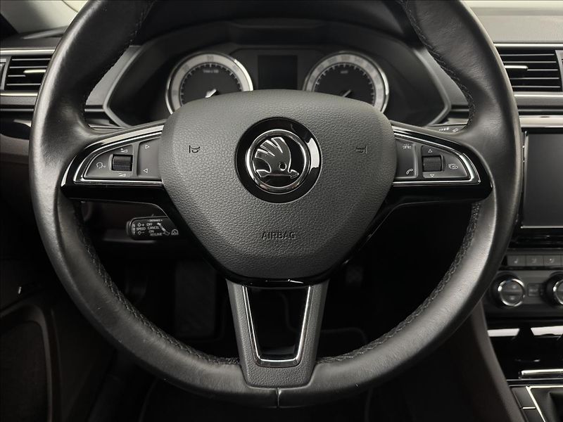 Škoda Superb 2,0 TDi 110kW L&K DPH ACC DCC - fotka 9 z 56