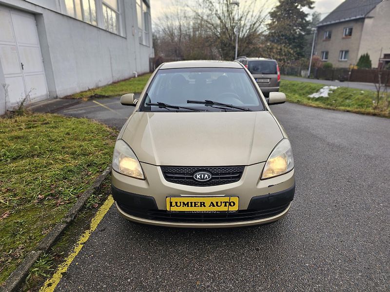 Kia Rio (2006) 1.4i, TAŽNÉ, KLIMA - fotka 8 z 17