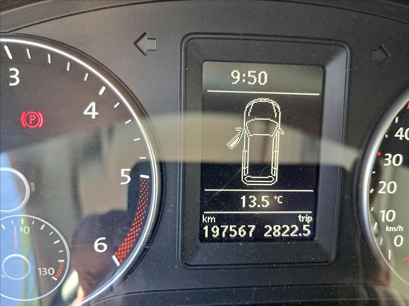 Volkswagen Touran 1,6 TDI Comfortline - fotka 30 z 43