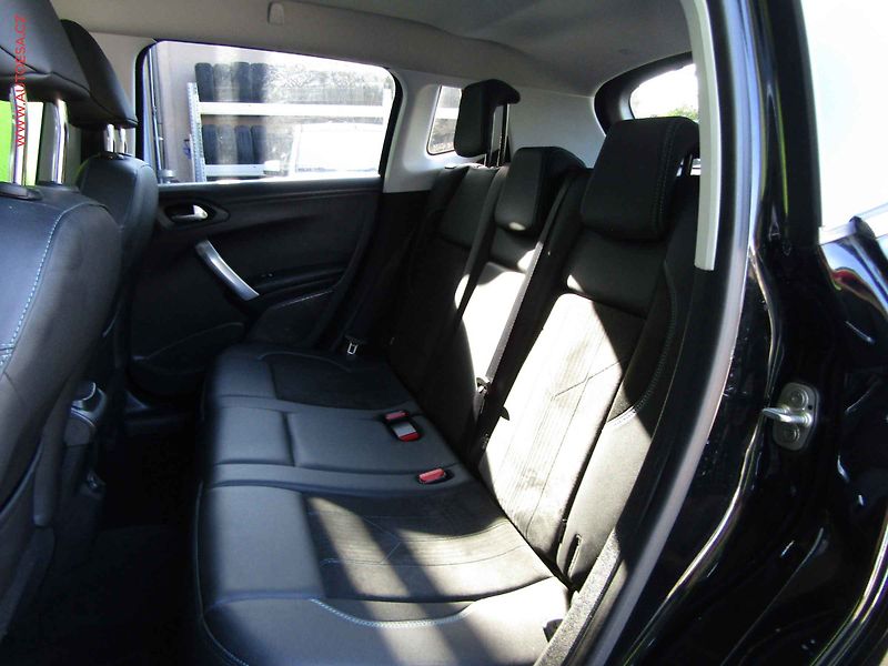 Peugeot 2008 (2019) 1.2PT, Crossway, AT, panor - fotka 10 z 22