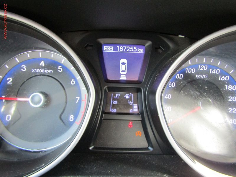 Hyundai i30 (2016) 1.6 GDi, 1.maj,ČR, AC, TZ - fotka 17 z 21