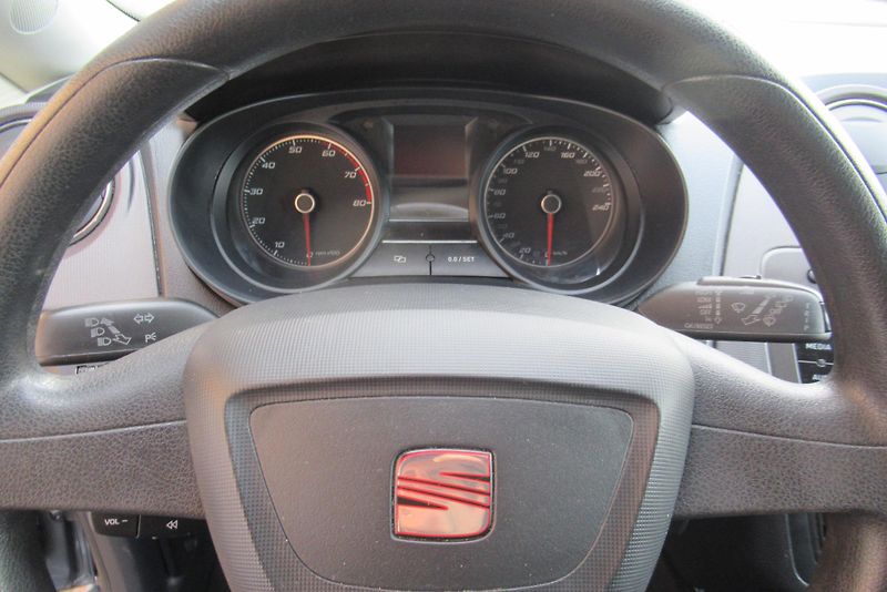Seat Ibiza 1.2i  AUT. KLIMA TAŽNÉ - fotka 12 z 21