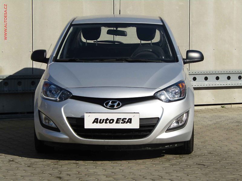 Hyundai i20 (2013) 1.2i, ČR, Klima - fotka 2 z 18