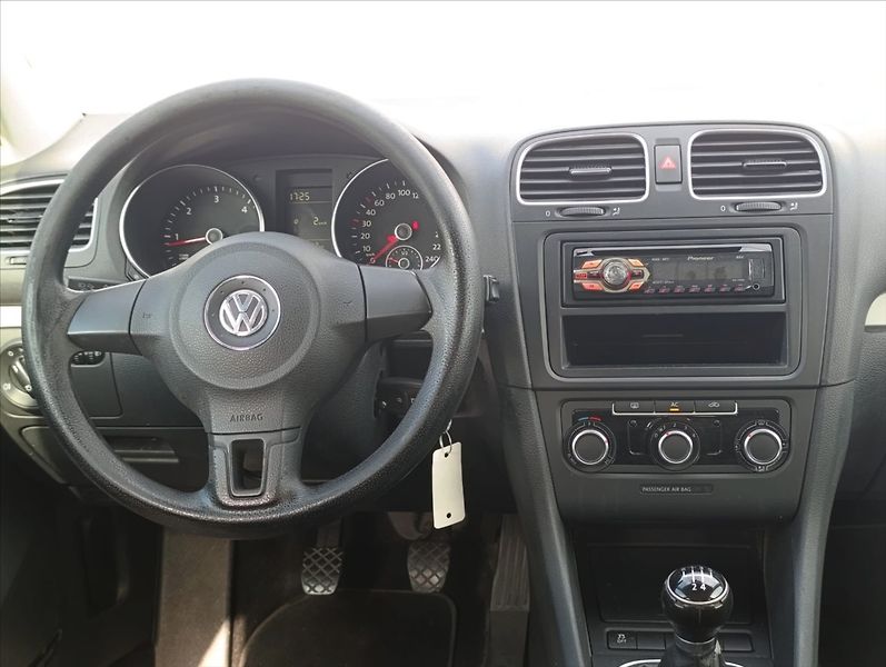 Volkswagen Golf 1,6 TDi Klimatizace - fotka 16 z 29