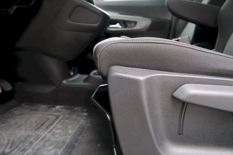 Toyota ProAce City Verso (2022) Business Shuttle 1,2 T Long /8 - fotka 6 z 32