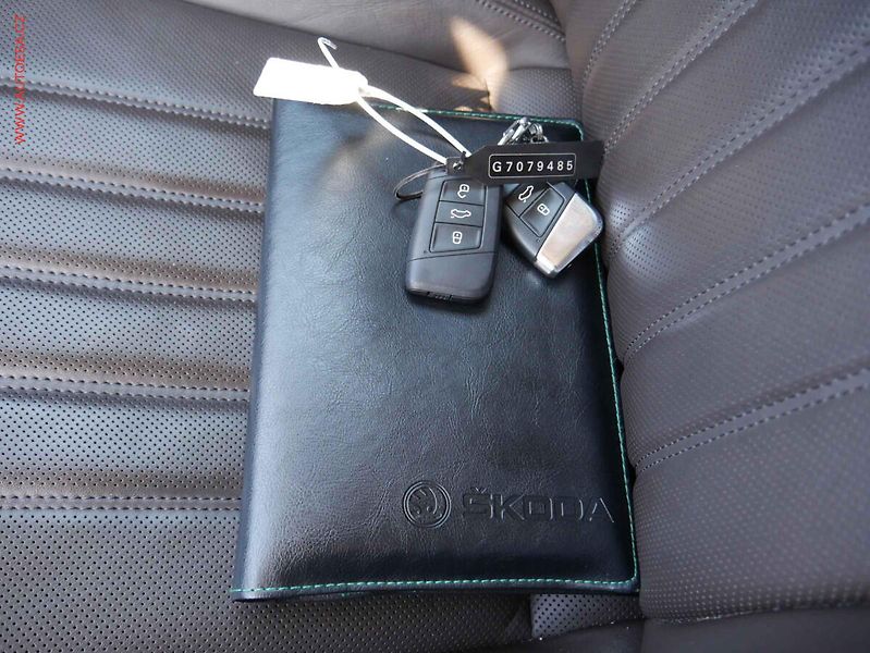 Škoda Superb (2016) 2.0TDi, ČR, DSG, bixen - fotka 28 z 28