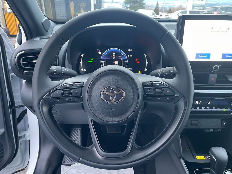 Toyota Yaris Cross MY25 1.5 TNGA HEV - fotka 17 z 28
