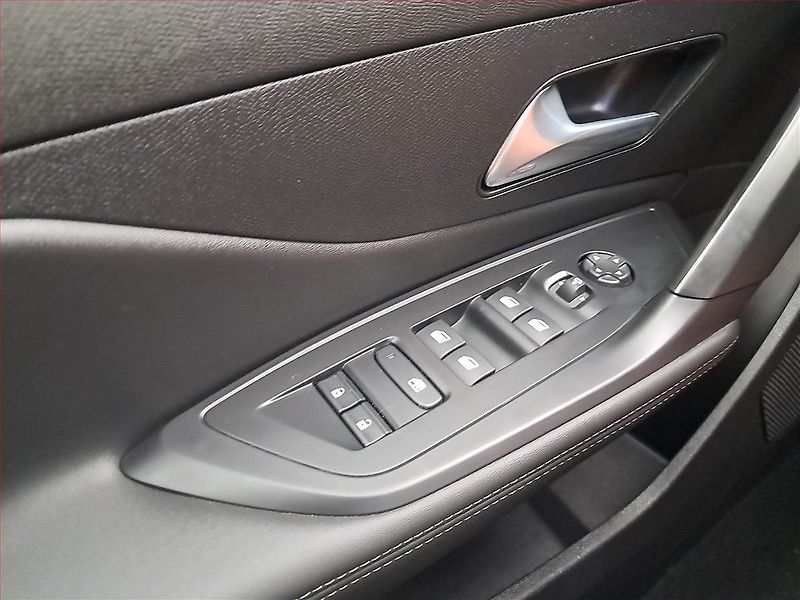Peugeot 408 (2024) Allure Hybrid 136 - fotka 17 z 18
