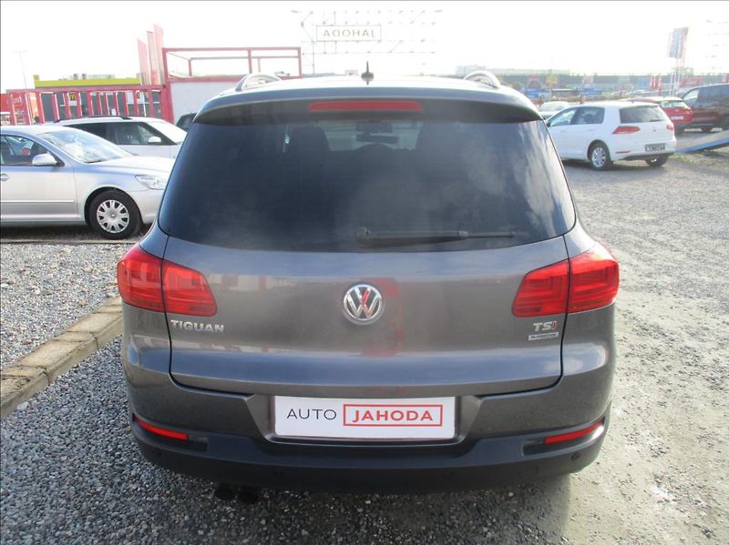 Volkswagen Tiguan 1,4 TSi, aut klima,serv.kn. - fotka 6 z 38