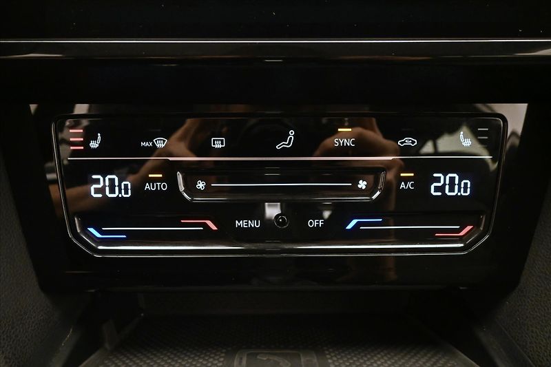 Volkswagen Passat 2,0 TDI 110 KW DSG Business Zá - fotka 21 z 32