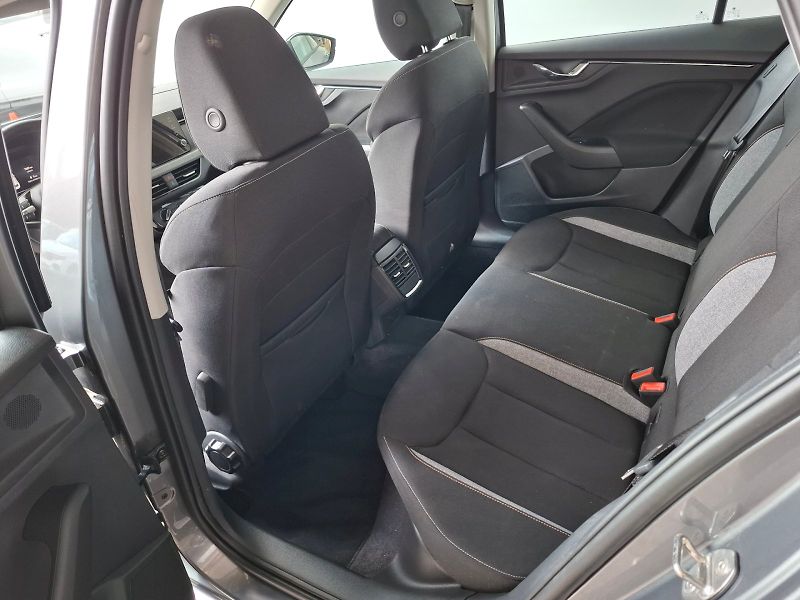 Škoda Kamiq (2025) SELECTION TSI 85/1.0 M6F - fotka 7 z 29
