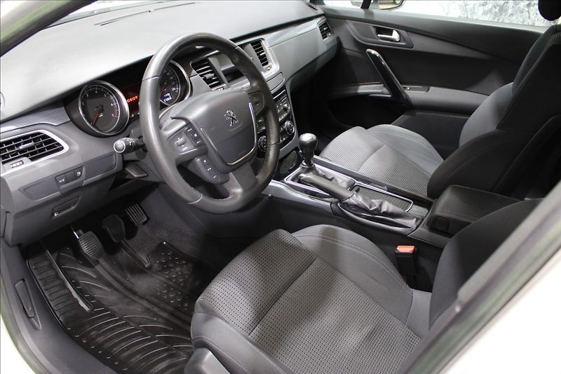Peugeot 508 1,6 16V CZ původ, nízký nájezd - fotka 9 z 31