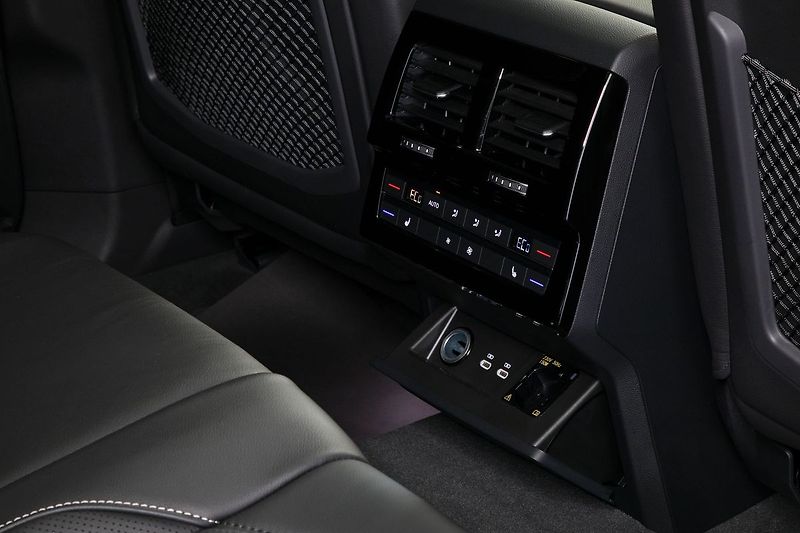 Volkswagen Touareg 3.0TDI 210kW R-Line Edition 20 - fotka 28 z 46