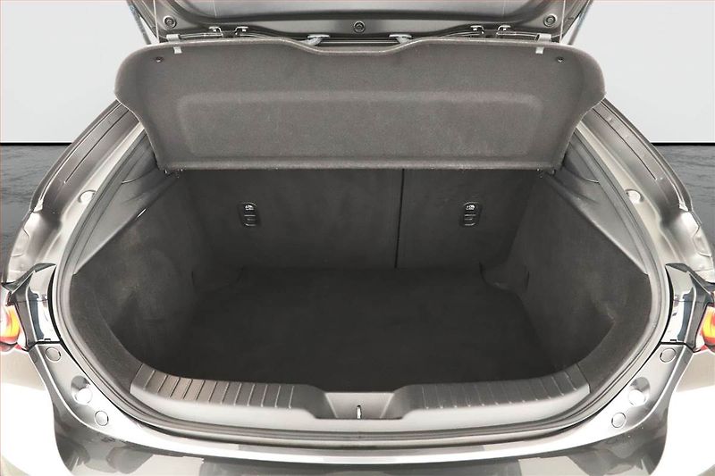 Mazda 3 (2022) 2.0 e-Skyactiv X - fotka 11 z 16