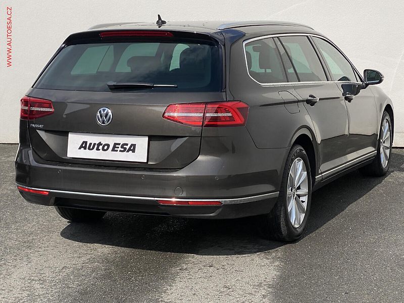 Volkswagen Passat (2018) 2.0 TDi, ČR, Highline, DSG - fotka 4 z 20