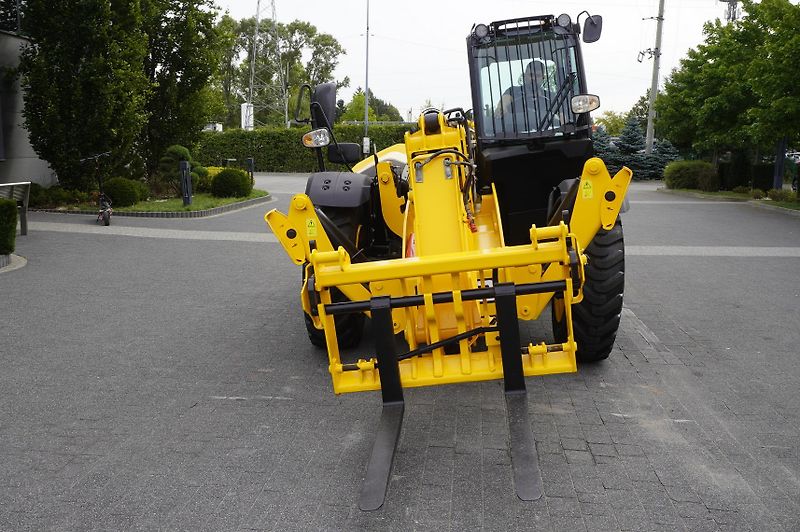 JCB (2019) 540-140 telescopic loader  - fotka 11 z 24