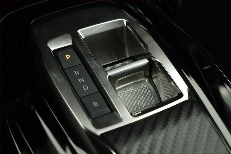 Peugeot 2008 (2022) 50 kWh, SoH 94% - fotka 13 z 19