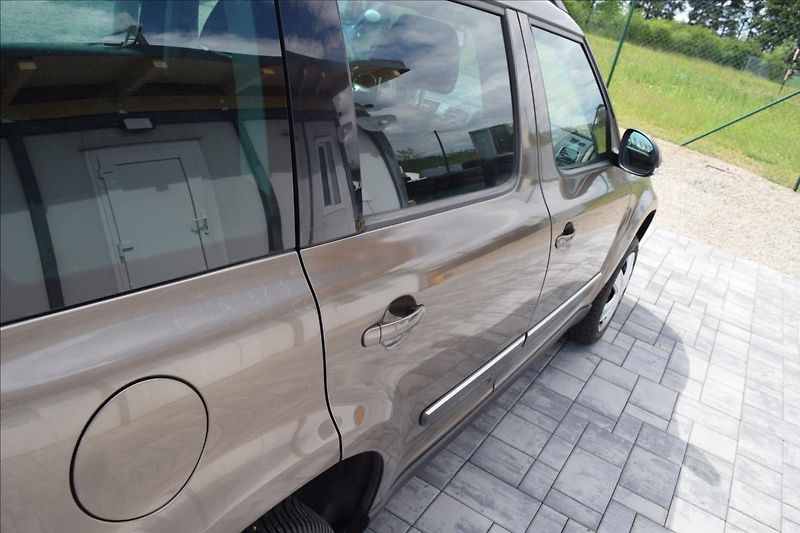 Škoda Yeti 1,2 TSI 77KW PO SERVISE - fotka 10 z 45