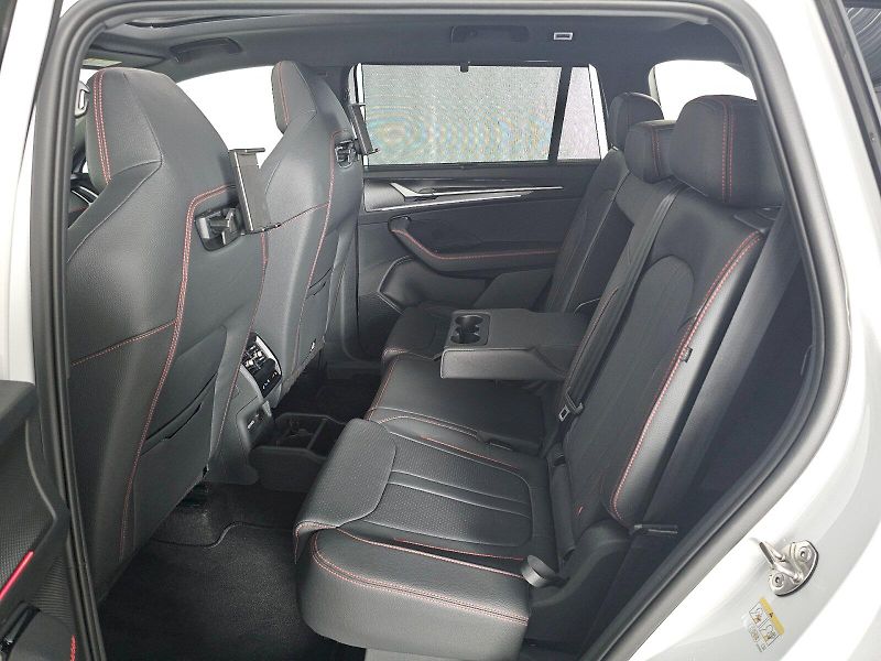 Škoda Kodiaq (2025) 2.0TSI 195kW RS 7S TAŽNÉ PANOR - fotka 7 z 35