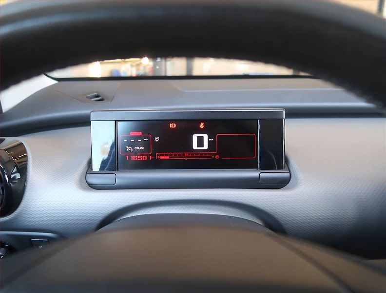 Citroën C4 Cactus (2018) 1.2 PureTech, Tempomat - fotka 11 z 15