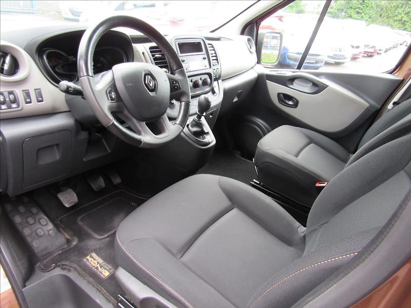 Renault Trafic 1,6 dCi 125 8 míst - fotka 9 z 27