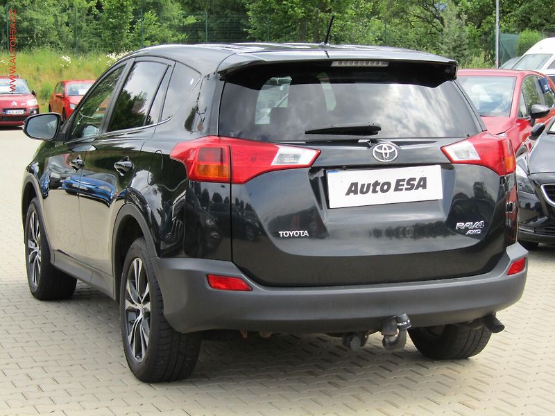 Toyota RAV4 (2014) 2.2D 4x4, ČR, servis.kniha - fotka 4 z 17