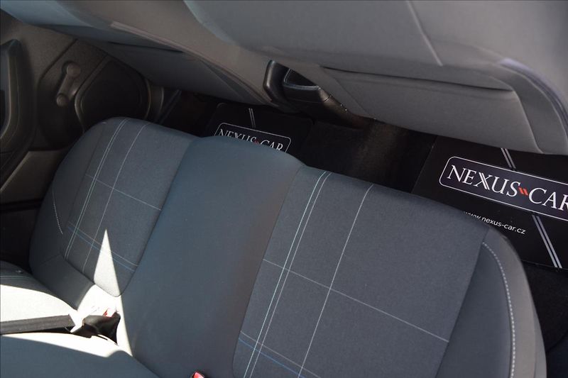 Ford Fiesta 1,0 i 73KW AUTOMAT NÍZKÉ KM - fotka 18 z 45