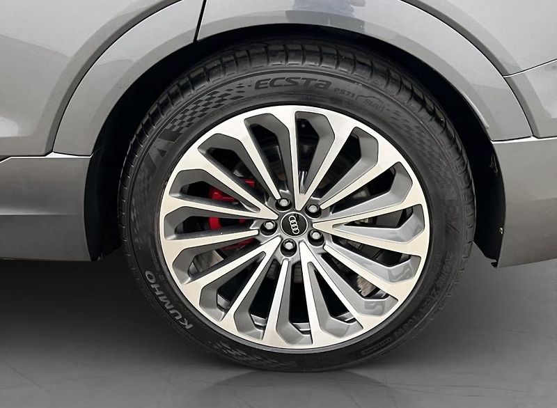 Audi Q8 e-tron 55 Q 360k Matrix Vzduch Pano - fotka 32 z 35