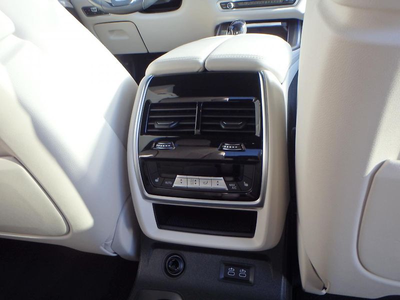 BMW X7 (2022) 4.0 d, INDIVIDUAL - fotka 23 z 26